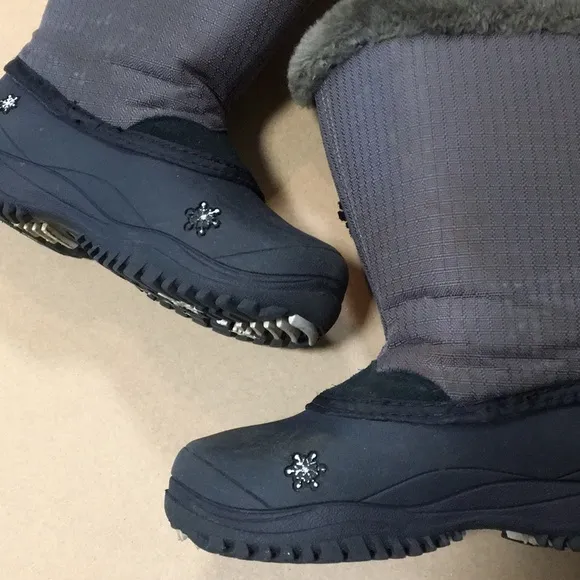 Baffin Cadee Youth Snowflake Design snow winter Boots side tarsels size 12