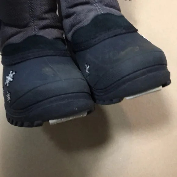 Baffin Cadee Youth Snowflake Design snow winter Boots side tarsels size 12