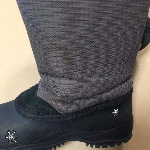 Baffin Cadee Youth Snowflake Design snow winter Boots side tarsels size 12