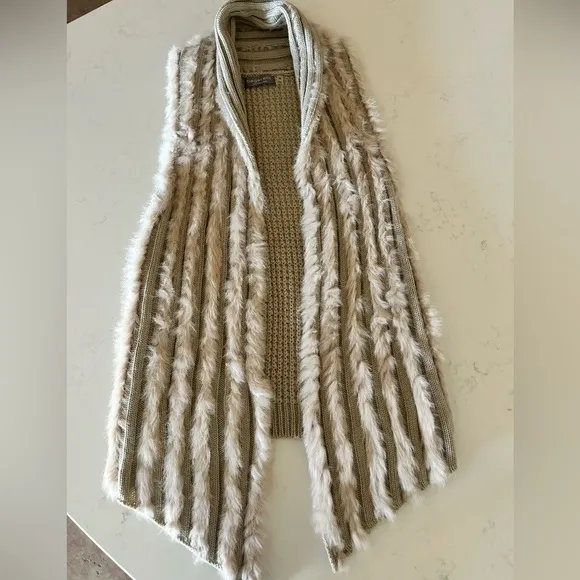 BAGATELLE COLLECTION FUR VEST (M); tan / light brown, knit with rabbit fur