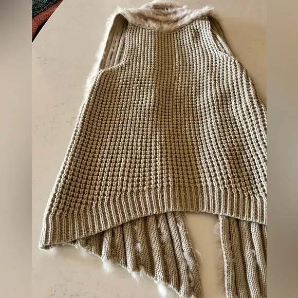 BAGATELLE COLLECTION FUR VEST (M); tan / light brown, knit with rabbit fur
