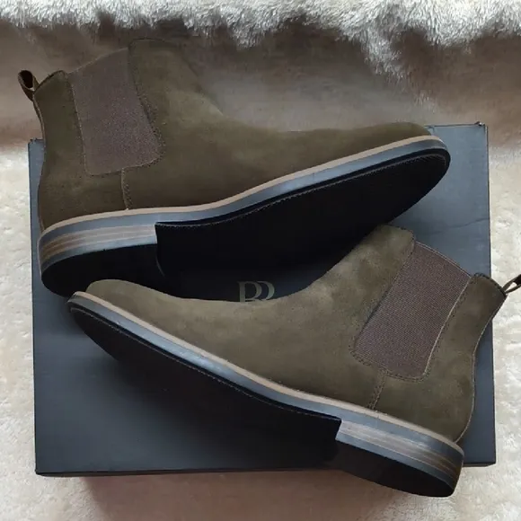 Banana Republic Men's Brown Suede Chelsea Boots, Size 9