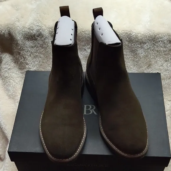 Banana Republic Men's Brown Suede Chelsea Boots, Size 9