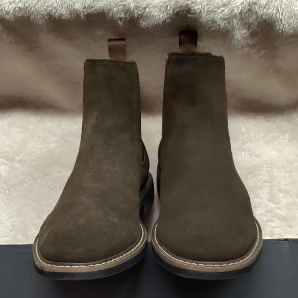 Banana Republic Men's Brown Suede Chelsea Boots, Size 9