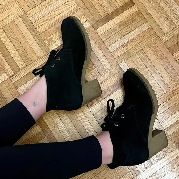 Barneys New York Suede Lace Up Ankle Boots Size 9