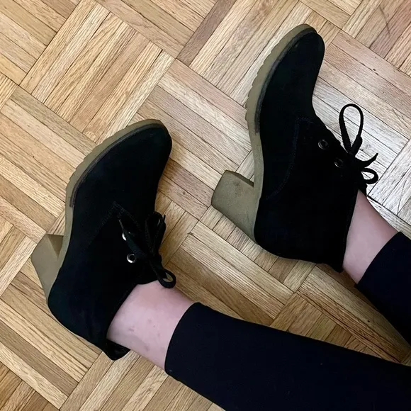 Barneys New York Suede Lace Up Ankle Boots Size 9
