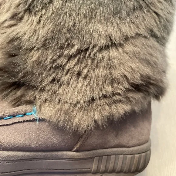 Bearpaw Furry Boots Kids Sz 3