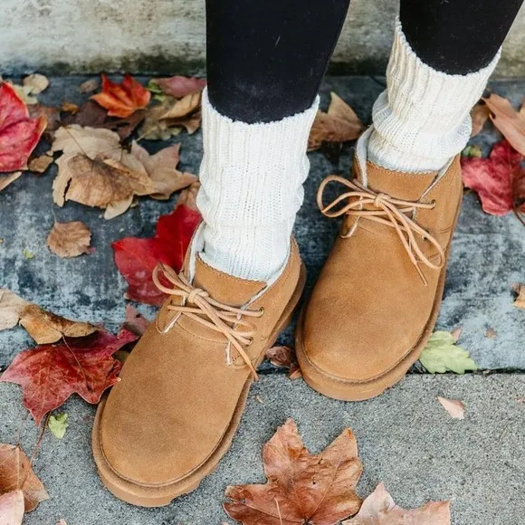 Bearpaw Skye Tan Suede Shearling Lined Lace Up Ankle Boots NWOB