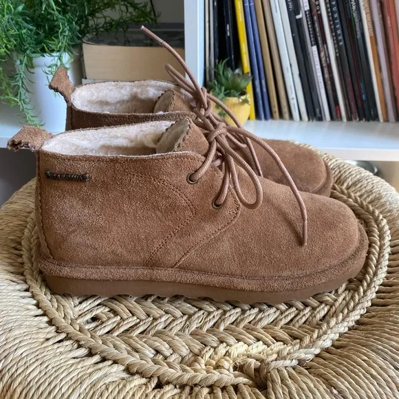 Bearpaw Skye Tan Suede Shearling Lined Lace Up Ankle Boots NWOB