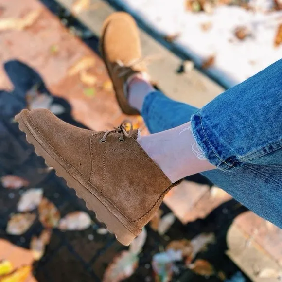 Bearpaw Skye Tan Suede Shearling Lined Lace Up Ankle Boots NWOB
