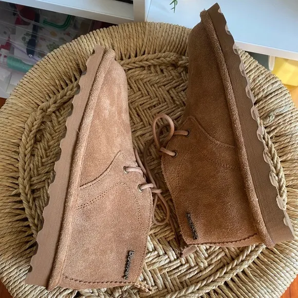 Bearpaw Skye Tan Suede Shearling Lined Lace Up Ankle Boots NWOB