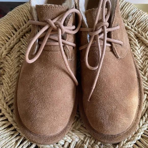 Bearpaw Skye Tan Suede Shearling Lined Lace Up Ankle Boots NWOB