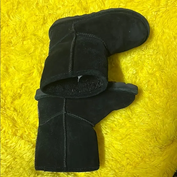 Bearpaw 🐻 Suede Boots