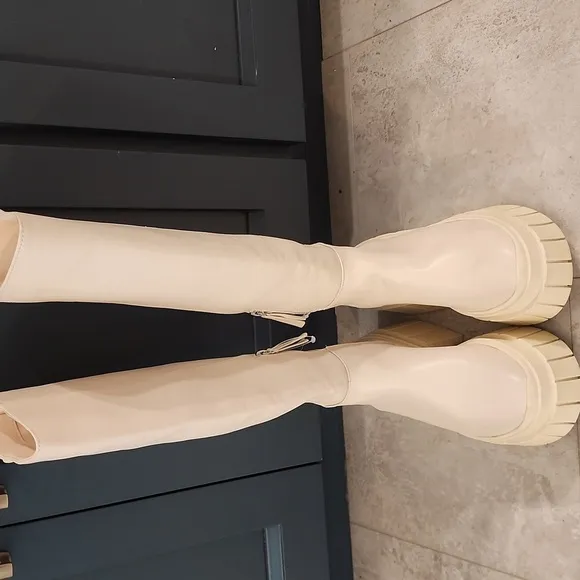 Bershka Cream Knee-High Lug Boots Women's Size 6(US) 37(EU)