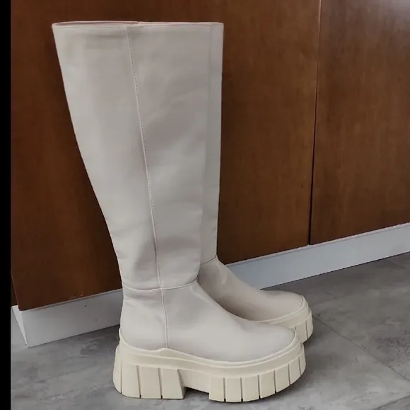 Bershka Cream Knee-High Lug Boots Women's Size 6(US) 37(EU)