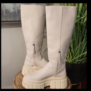 Bershka Cream Knee-High Lug Boots Women's Size 6(US) 37(EU)