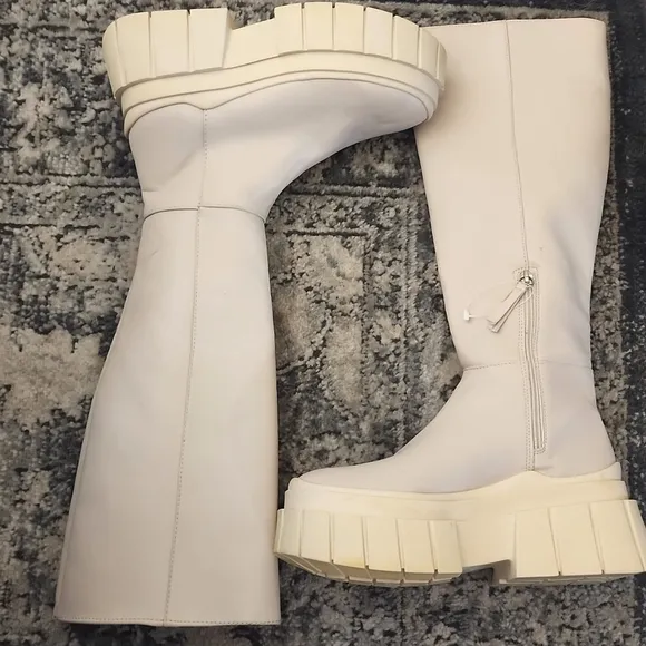 Bershka Cream Knee-High Lug Boots Women's Size 6(US) 37(EU)