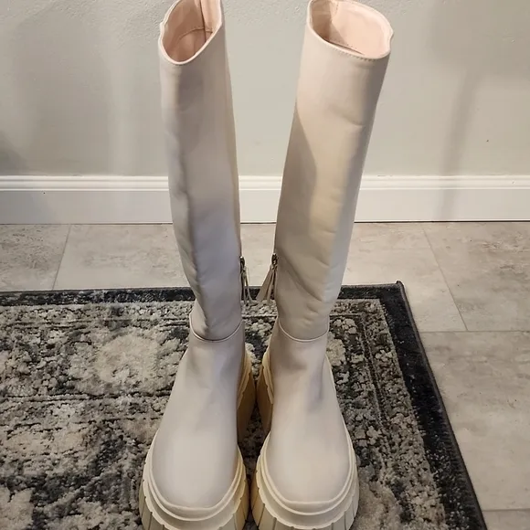 Bershka Cream Knee-High Lug Boots Women's Size 6(US) 37(EU)