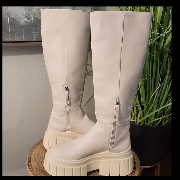 Bershka Cream Knee-High Lug Boots Women's Size 6(US) 37(EU)
