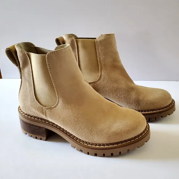 Bertuchi Suede Lug Sole Chelsea Boots Size 7.5