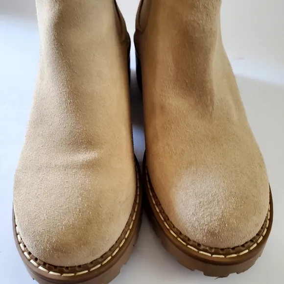 Bertuchi Suede Lug Sole Chelsea Boots Size 7.5