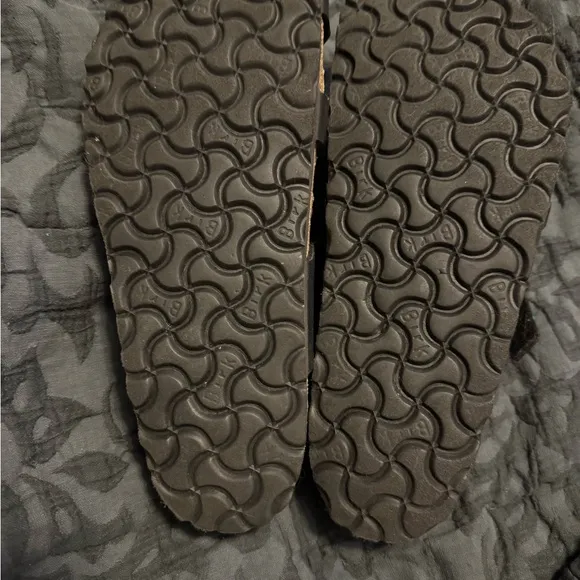 Birkenstock Sandals..like new.. great condition ! Size 39( women’s 8 -8.5)