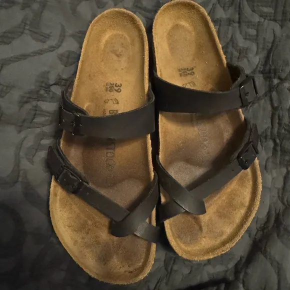 Birkenstock Sandals..like new.. great condition ! Size 39( women’s 8 -8.5)