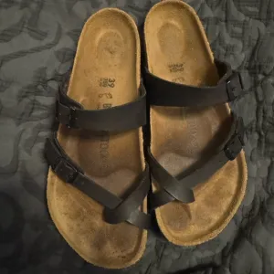 Birkenstock Sandals..like new.. great condition ! Size 39( women’s 8 -8.5)