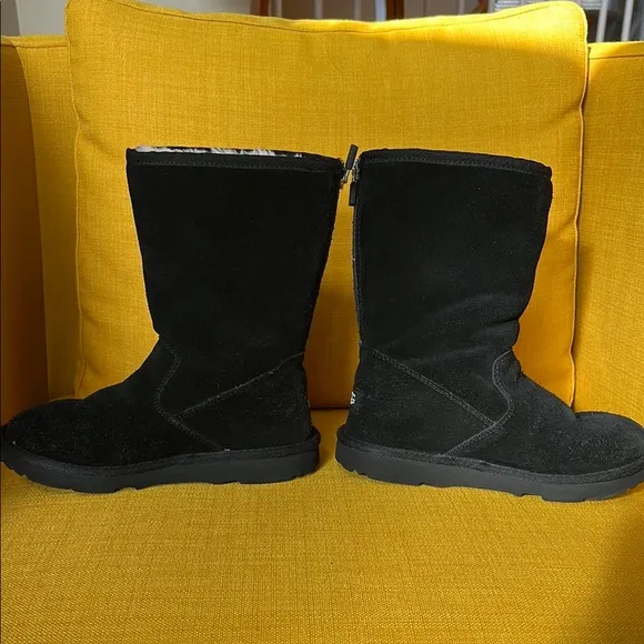 Black Suede Boots with Shearling Lining
