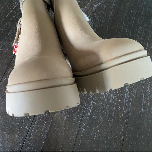 Blondo Women's Roary Waterproof Ankle Boots Lug Sole‎ Sand Size 7M NWOT Nubuck
