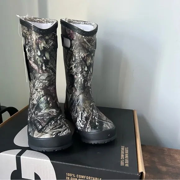 BOGS Bloom kids rubber boots plush lining with handle in mossy oaks size 2 NEW