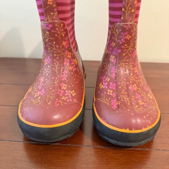 Bogs Waterproof Classic Flower Stripes Boots In Fuchsia size US 11