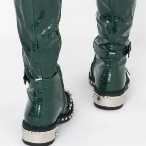 Boots❤️ ON SALE FOR 3HRS. 9PM-12AM TONIGHT! 2/25 $75 BACK TO REG. PRICE AFTER❤️
