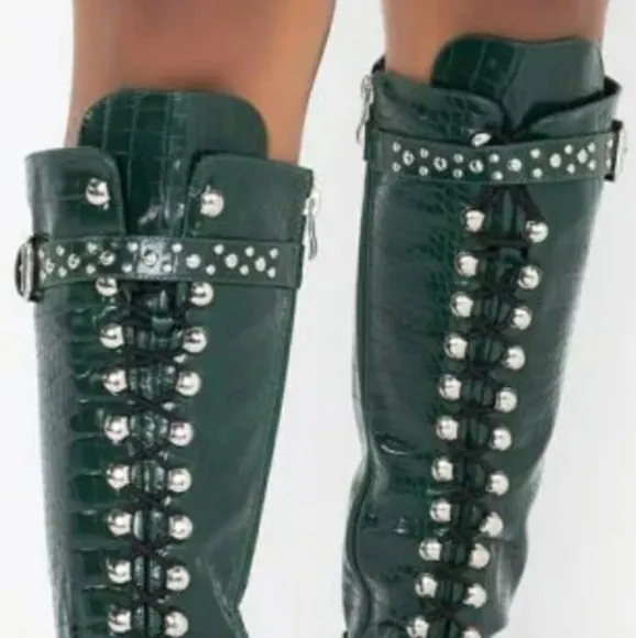 Boots❤️ ON SALE FOR 3HRS. 9PM-12AM TONIGHT! 2/25 $75 BACK TO REG. PRICE AFTER❤️