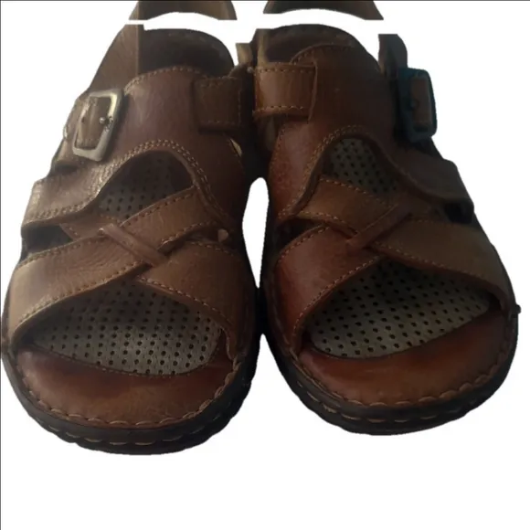 Born Brown Sandals with Comfortable Leather Straps b9