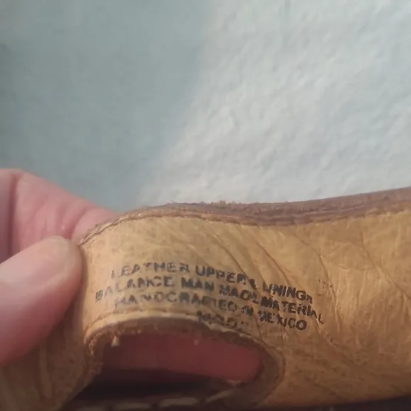 Born Brown Sandals with Comfortable Leather Straps b9