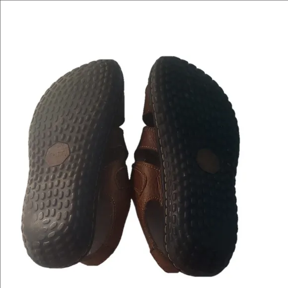 Born Brown Sandals with Comfortable Leather Straps b9