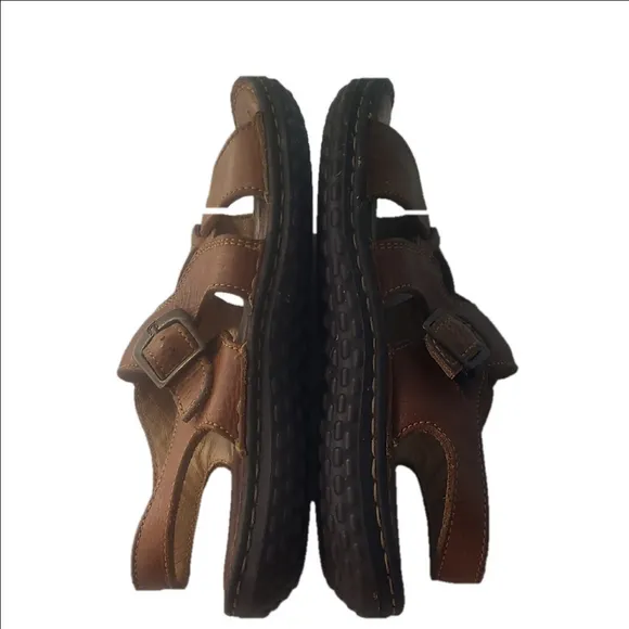 Born Brown Sandals with Comfortable Leather Straps b9