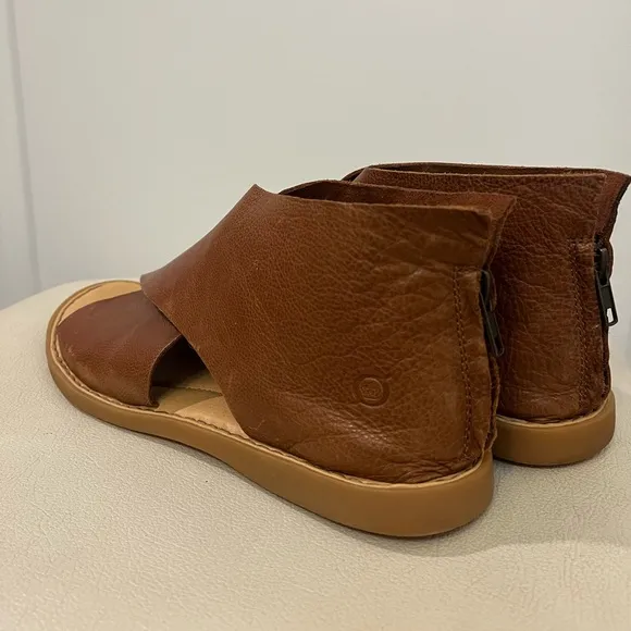 Born Iwa Brown Leather Comfortable Flat Sandals Women’s Size 10