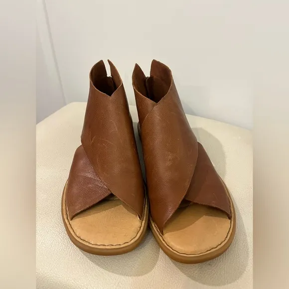 Born Iwa Brown Leather Comfortable Flat Sandals Women’s Size 10