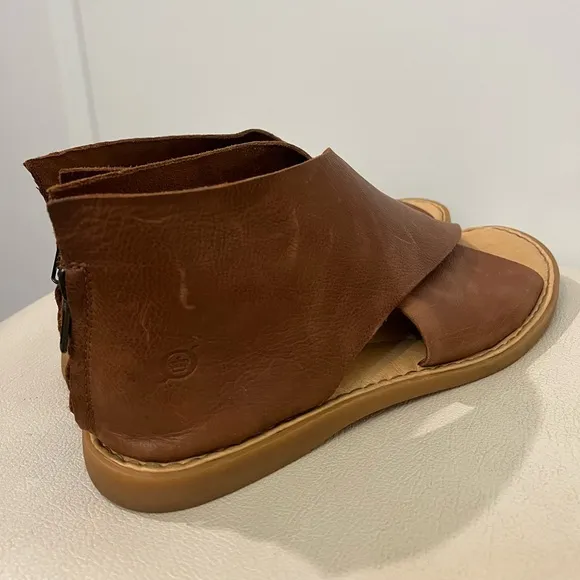 Born Iwa Brown Leather Comfortable Flat Sandals Women’s Size 10