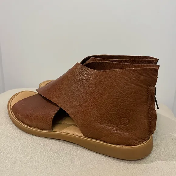 Born Iwa Brown Leather Comfortable Flat Sandals Women’s Size 10