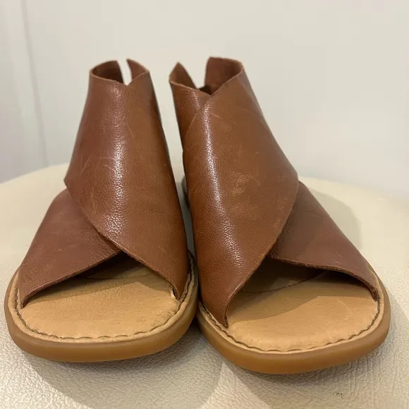 Born Iwa Brown Leather Comfortable Flat Sandals Women’s Size 10