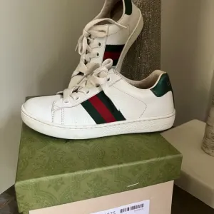 Boys Gucci White Sneakers with Green and Red Stripes