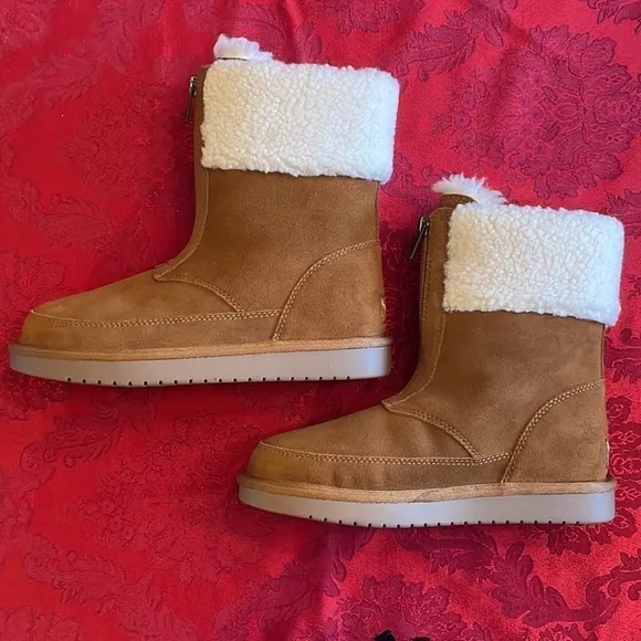 Brand New Koolaburra by UGG Lytta Winter Short Chestnut Sherpa Suede Boots