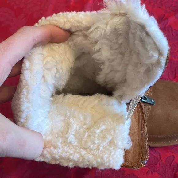 Brand New Koolaburra by UGG Lytta Winter Short Chestnut Sherpa Suede Boots