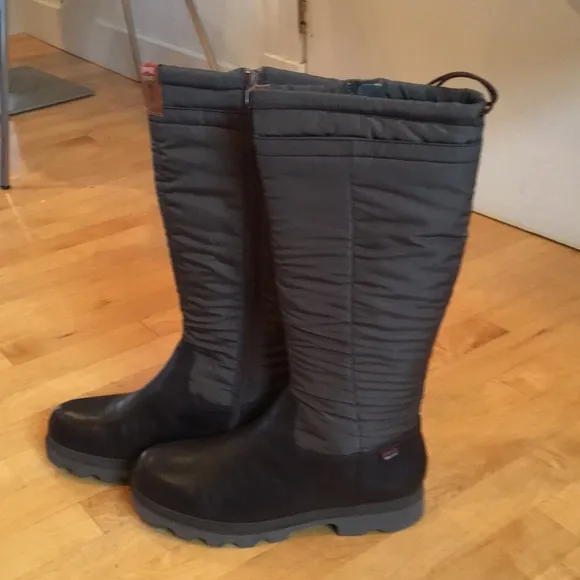 Camper insulated lug sole rain snow boots! Only worn once!