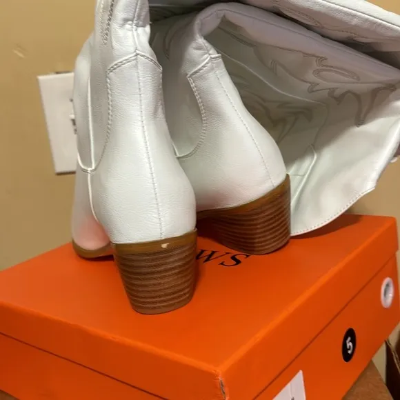 Cherws White Embroidered Boots