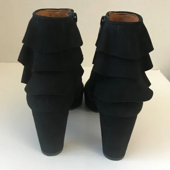 Chie Mihara Paxa Black Suede Platform Boots Size 38/8 Ruffle Back Made in Spain