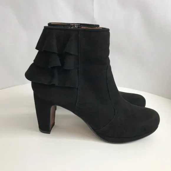 Chie Mihara Paxa Black Suede Platform Boots Size 38/8 Ruffle Back Made in Spain